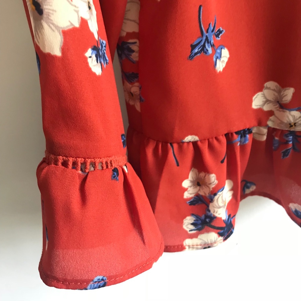 🌺Embroidered Blouse - Picture 3 of 5
